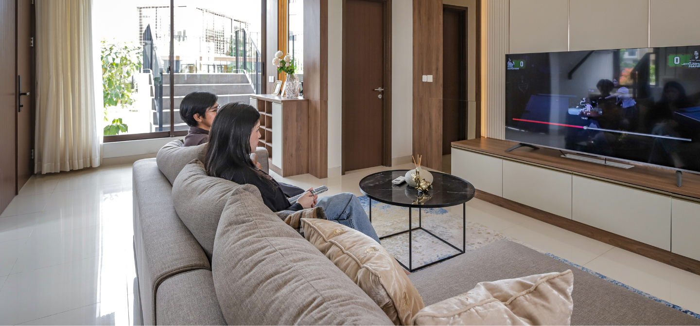 3 Quick Ways to Arrange Your Living Room to Make It More Comfortable for Quality Time with Family Banner