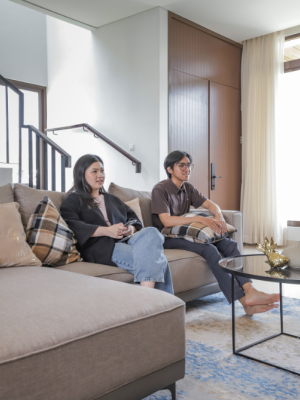 3 Quick Ways to Arrange Your Living Room to Make It More Comfortable for Quality Time with Family